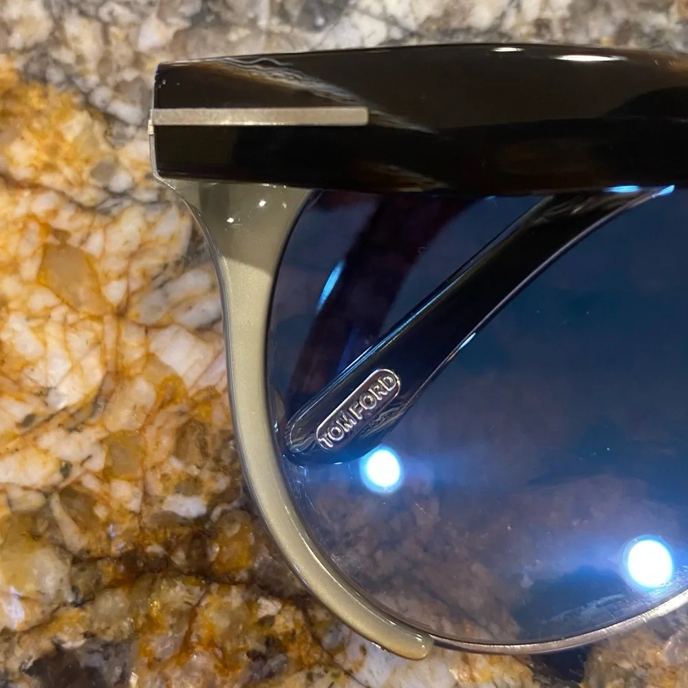 Tom Ford Women's Sunglasses TF365
Leona Cat Eye Grey Silver Lens Brown gradient - Picture 11 of 11